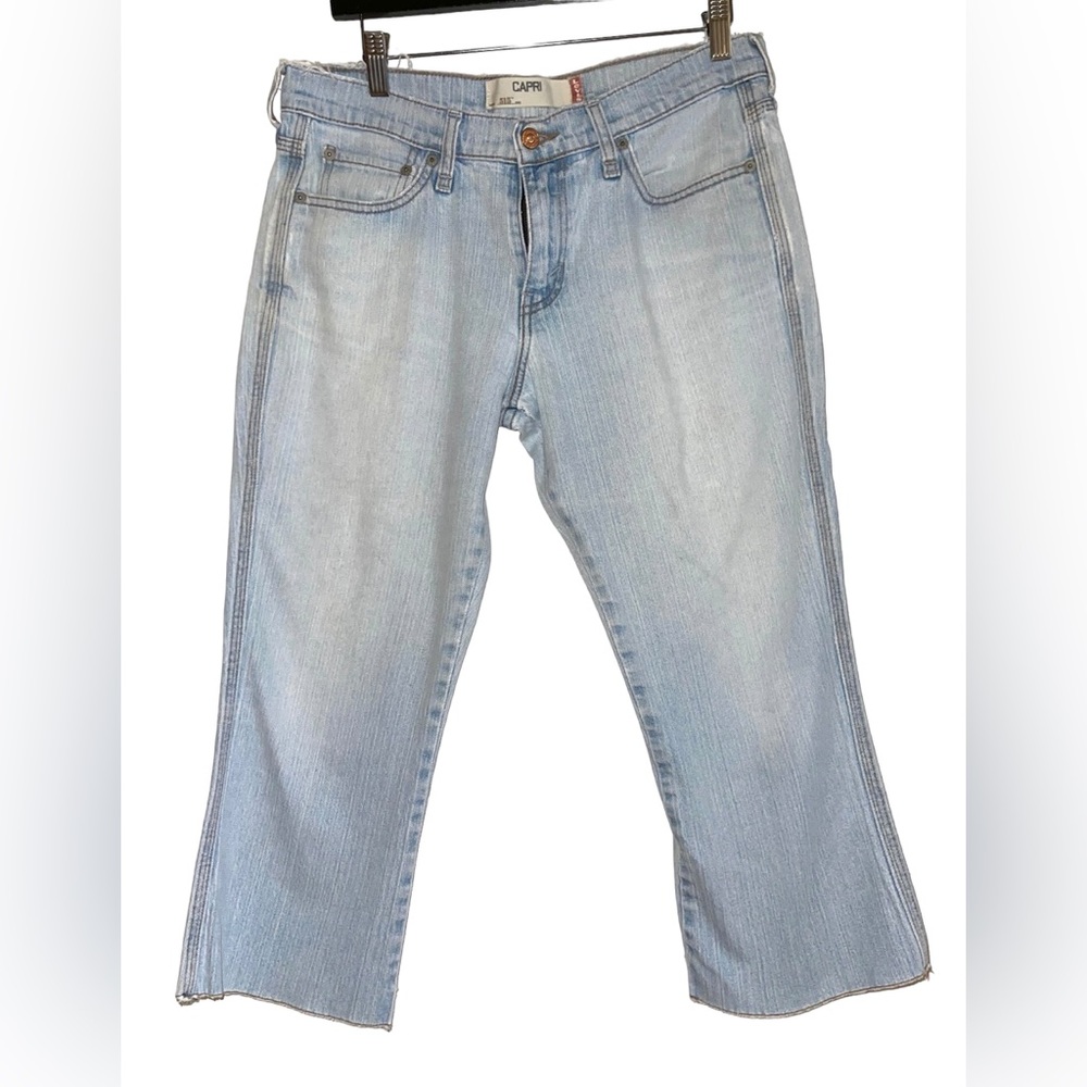 Women’s Levi’s 515 Capri Distressed Light Wash Jeans Size 8